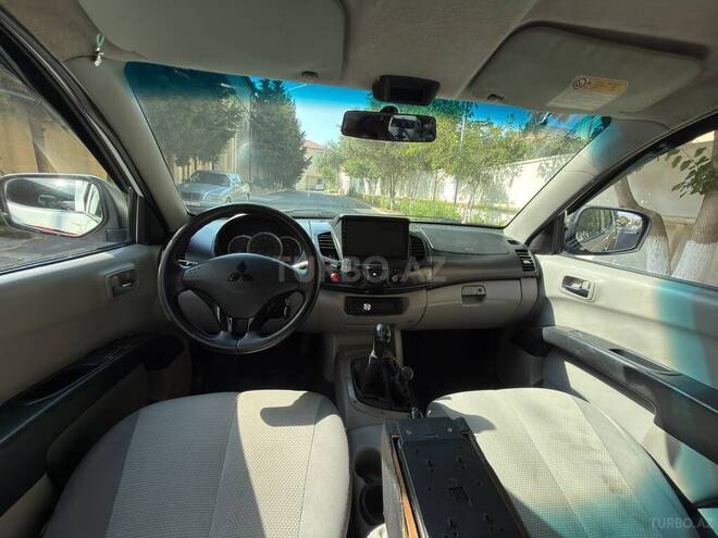 Mitsubishi L200 2015, 350,000 km - 2.5 л - Bakı
