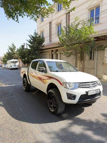 Mitsubishi L200 2015, 350,000 km - 2.5 л - Bakı