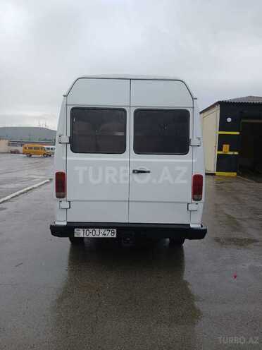 Mercedes 208 D 1990, 300,000 km - 2.3 л - Şirvan