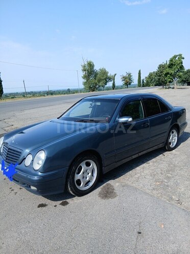 Mercedes E 200 2001, 330,000 km - 2.2 l - Balakən