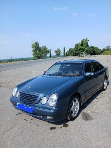 Mercedes E 200 2001, 330,000 km - 2.2 l - Balakən
