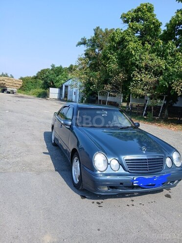 Mercedes E 200 2001, 330,000 km - 2.2 l - Balakən