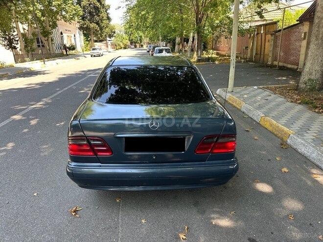 Mercedes E 200 2001, 330,000 km - 2.2 l - Balakən