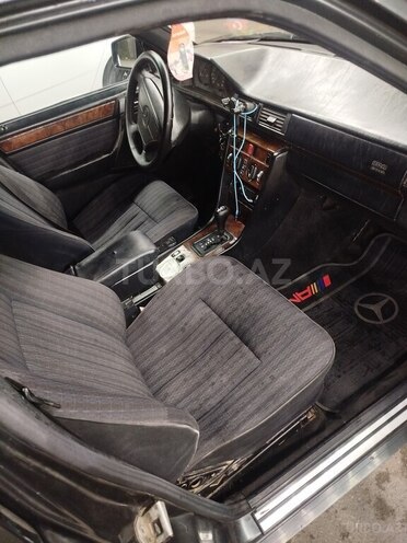 Mercedes E 250 1994, 431,018 km - 2.5 l - Bakı
