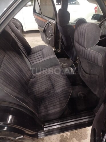 Mercedes E 250 1994, 431,018 km - 2.5 l - Bakı