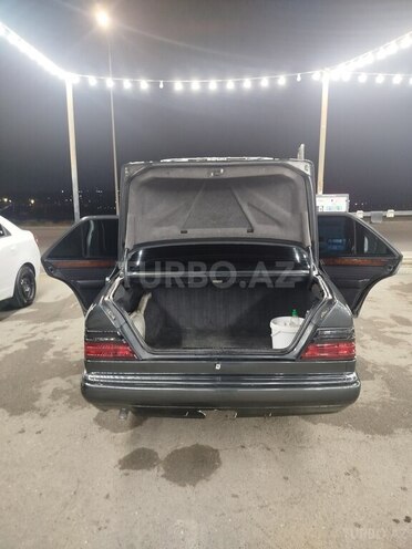 Mercedes E 250 1994, 431,018 km - 2.5 l - Bakı