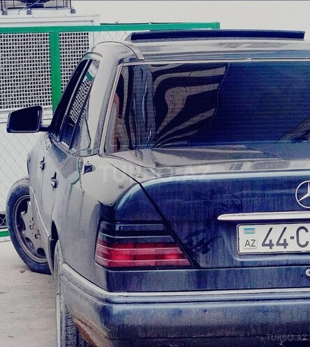 Mercedes E 250 1994, 431,018 km - 2.5 l - Bakı
