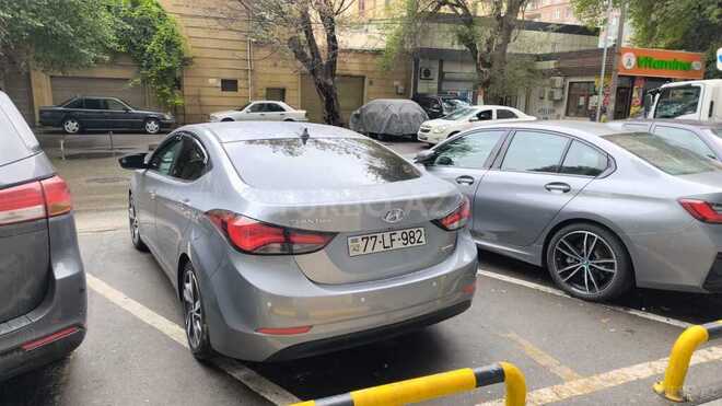 Hyundai Elantra 2015, 200,750 km - 1.8 l - Bakı