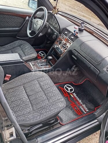 Mercedes C 220 1995, 456,125 km - 2.2 l - Qazax