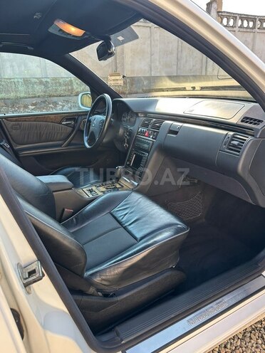 Mercedes E 320 2001, 367,433 km - 3.2 l - Gəncə