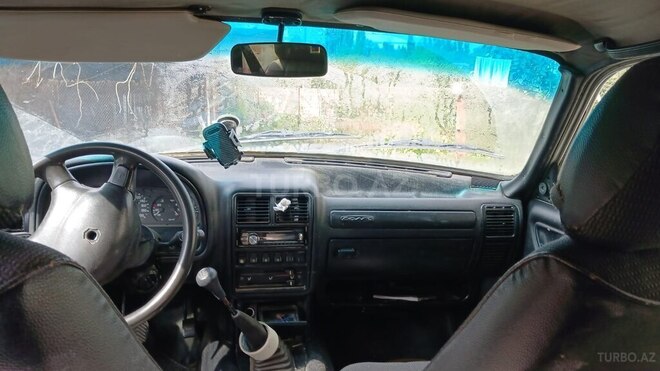 GAZ 3110 2003, 270,000 km - 2.3 л - Qusar