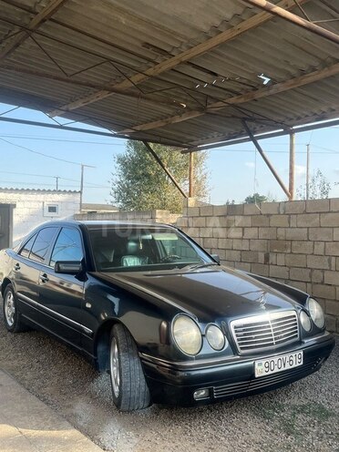 Mercedes E 230 1996, 200,000 km - 2.3 l - Salyan