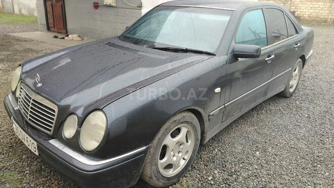 Mercedes E 230 1996, 200,000 km - 2.3 l - Salyan