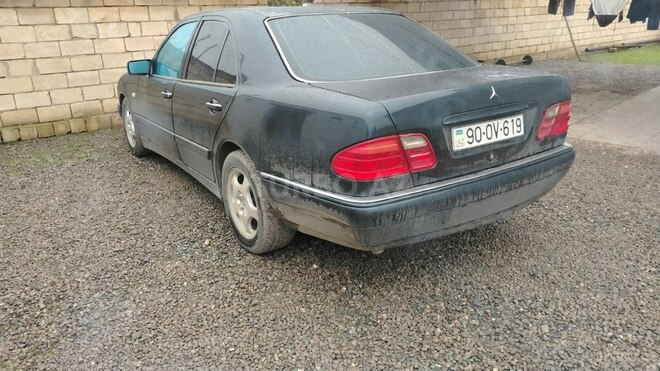 Mercedes E 230 1996, 200,000 km - 2.3 l - Salyan