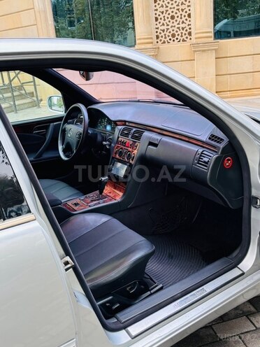 Mercedes E 220 2001, 320,000 km - 2.2 l - İmişli