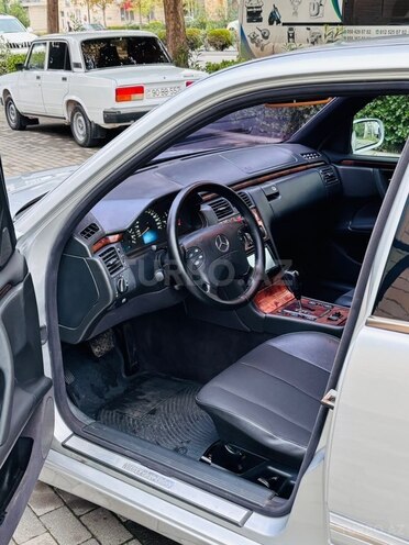 Mercedes E 220 2001, 320,000 km - 2.2 l - İmişli
