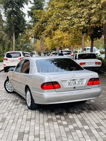 Mercedes E 220 2001, 320,000 km - 2.2 l - İmişli