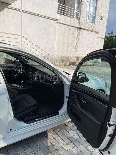 BMW  2015, 201,000 km - 2.0 л - Astara