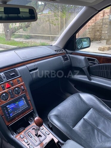 Mercedes E 280 1999, 430,000 km - 2.8 l - Bakı