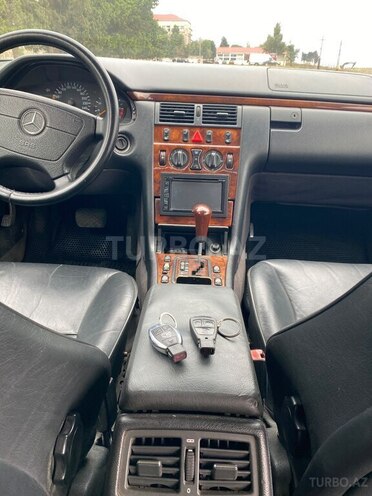 Mercedes E 280 1999, 430,000 km - 2.8 l - Bakı