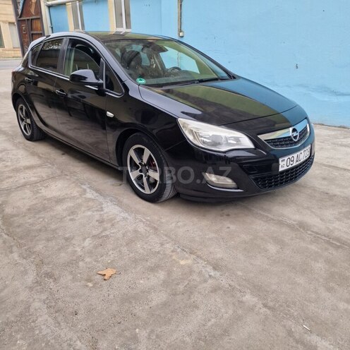 Opel Astra 2010, 245,000 km - 1.4 л - Yevlax