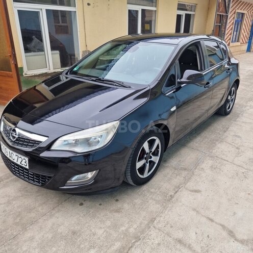 Opel Astra 2010, 245,000 km - 1.4 л - Yevlax