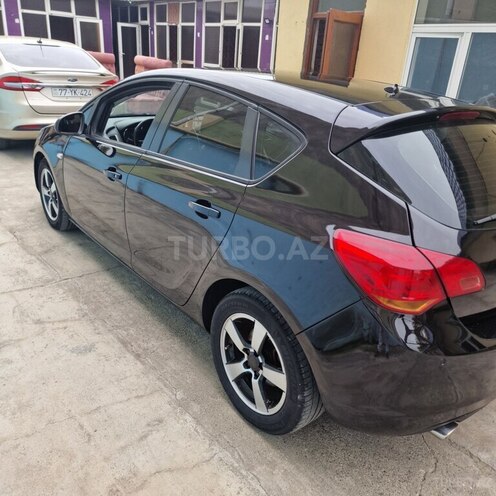 Opel Astra 2010, 245,000 km - 1.4 л - Yevlax