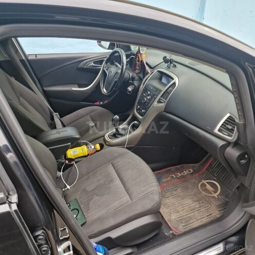 Opel Astra 2010, 245,000 km - 1.4 л - Yevlax