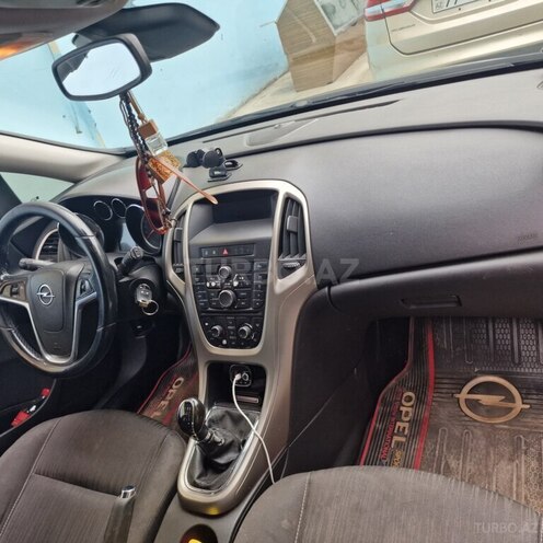 Opel Astra 2010, 245,000 km - 1.4 л - Yevlax