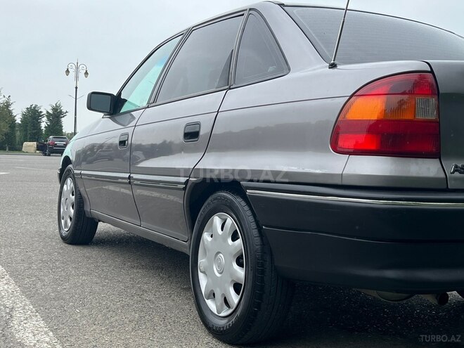 Opel Astra 1991, 276,000 km - 1.6 l - Sumqayıt