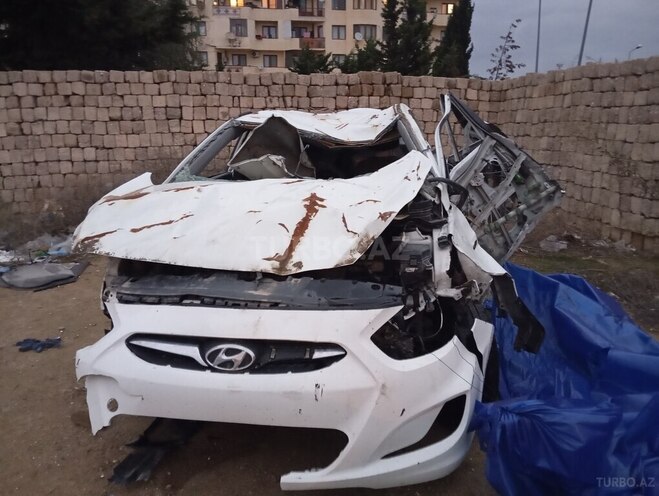 Hyundai Accent 2012, 225,000 km - 1.6 l - Bakı