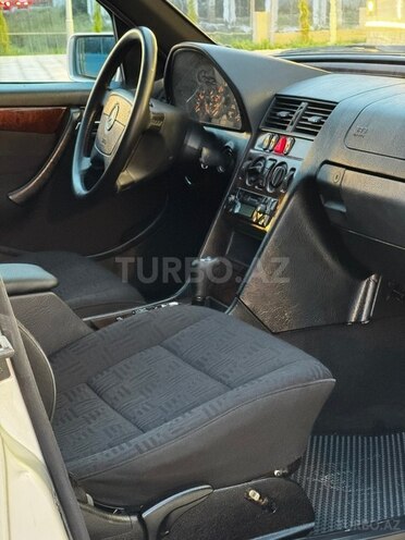 Mercedes C 220 1999, 316,000 km - 2.2 л - Saatlı