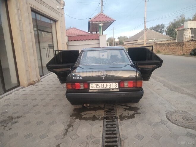 Mercedes 190 1991, 350,000 km - 2.0 l - Qazax