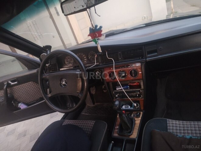 Mercedes 190 1991, 350,000 km - 2.0 l - Qazax
