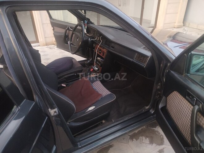 Mercedes 190 1991, 350,000 km - 2.0 l - Qazax