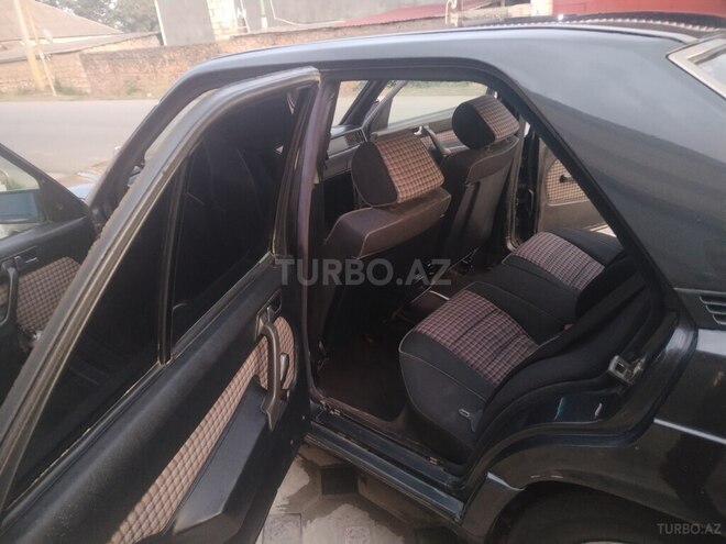 Mercedes 190 1991, 350,000 km - 2.0 l - Qazax