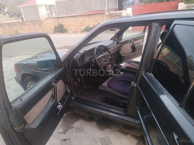 Mercedes 190 1991, 350,000 km - 2.0 l - Qazax
