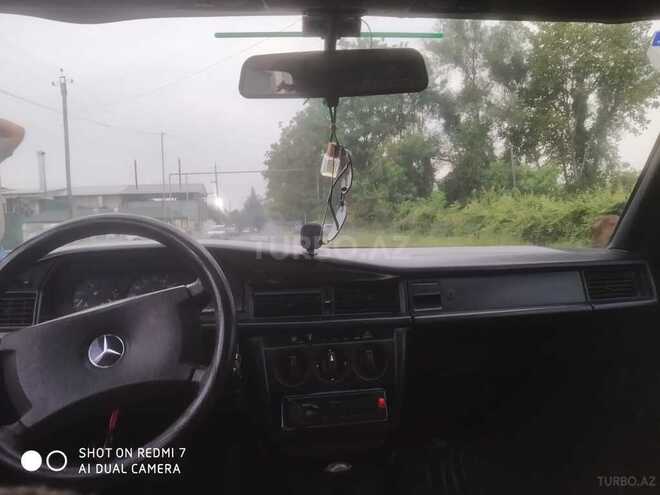 Mercedes 190 1990, 150,000 km - 2.0 l - Qax