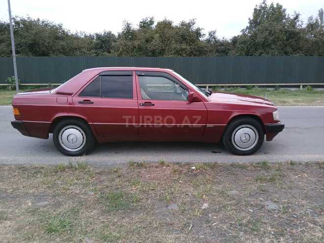 Mercedes 190 1990, 150,000 km - 2.0 l - Qax