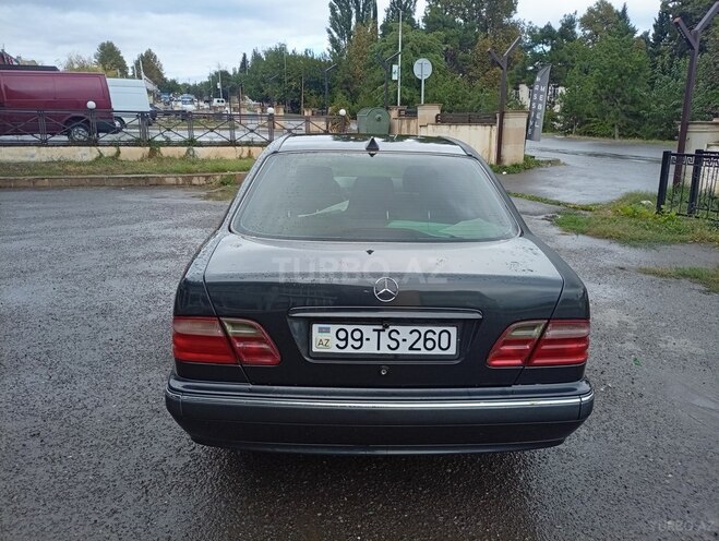 Mercedes E 240 2000, 361,500 km - 2.4 l - Qazax