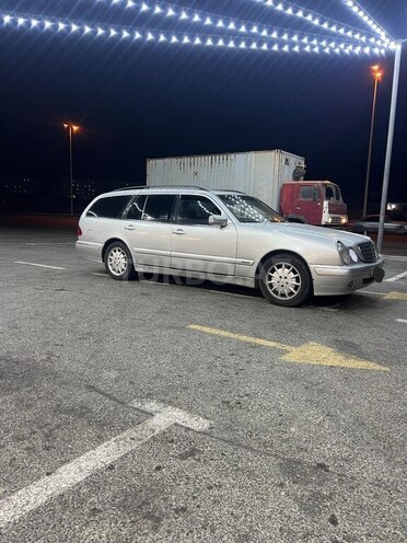 Mercedes E 220 2002, 300,000 km - 2.2 л - Masallı