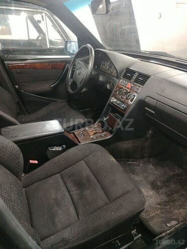 Mercedes E 230 1998, 279,874 km - 2.3 l - Saatlı