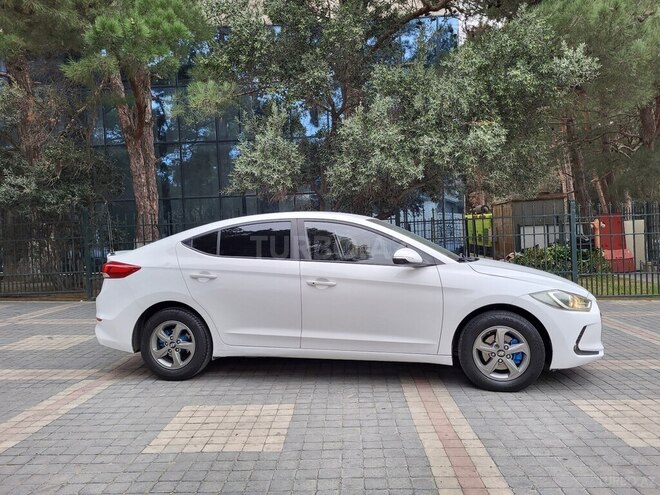 Hyundai Elantra 2016, 224,500 km - 2.0 l - Bakı