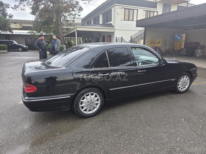 Mercedes E 270 1999, 496,292 km - 2.7 l - Yevlax