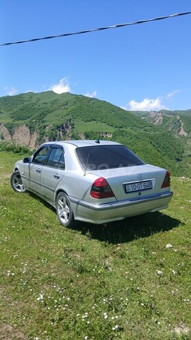 Mercedes C 200 1994, 260,000 km - 2.0 л - Qusar