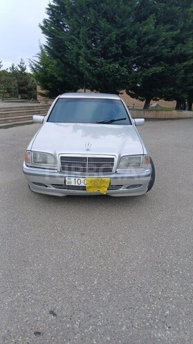 Mercedes C 200 1994, 260,000 km - 2.0 л - Qusar