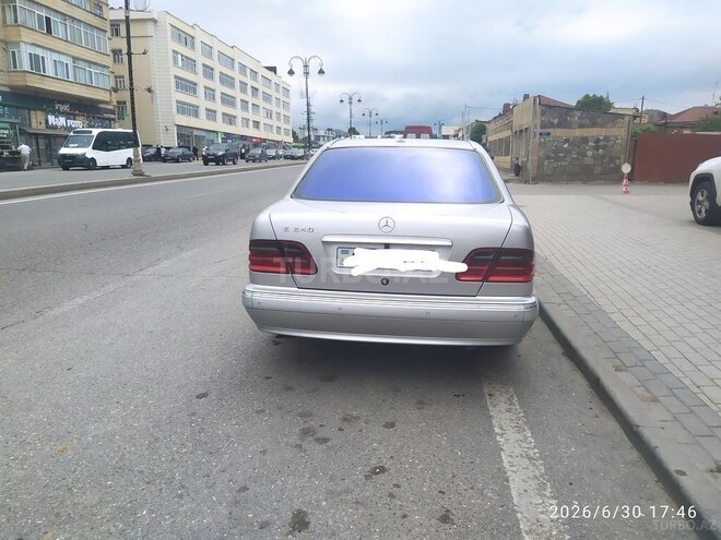 Mercedes E 240 2000, 378,000 km - 2.4 l - Quba