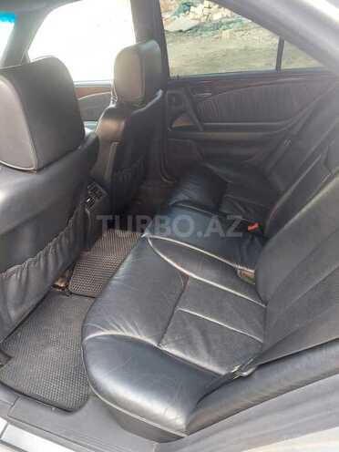 Mercedes E 240 2001, 300,000 km - 2.4 l - Tovuz