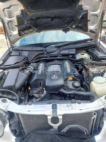 Mercedes E 240 2001, 300,000 km - 2.4 l - Tovuz