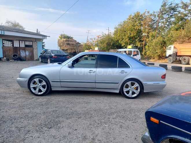 Mercedes E 240 2001, 300,000 km - 2.4 l - Tovuz